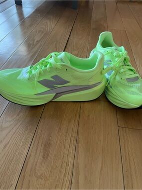 New balance women’s rebel v5